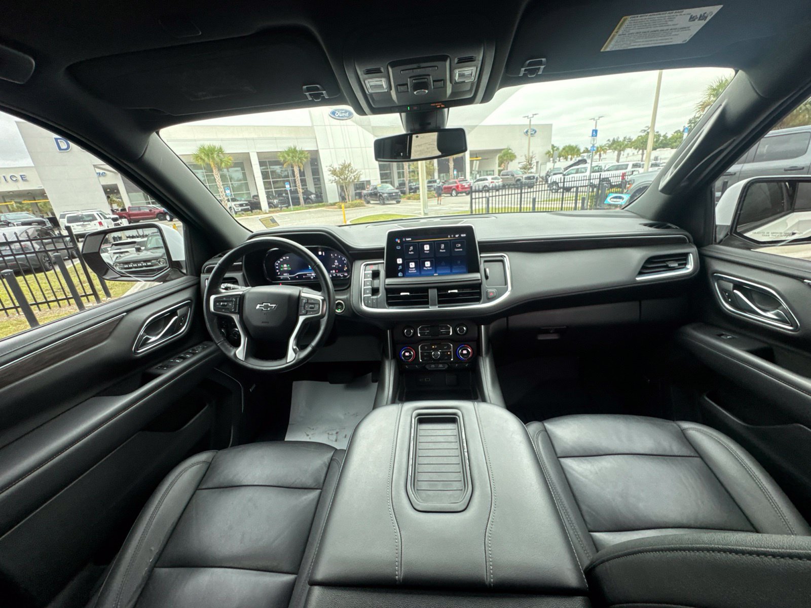 Used 2022 Chevrolet Tahoe Z71 w/ Luxury Package AWD/4WD image 16