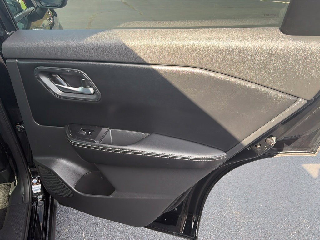 Used 2025 Nissan Rogue SV AWD/4WD image 34