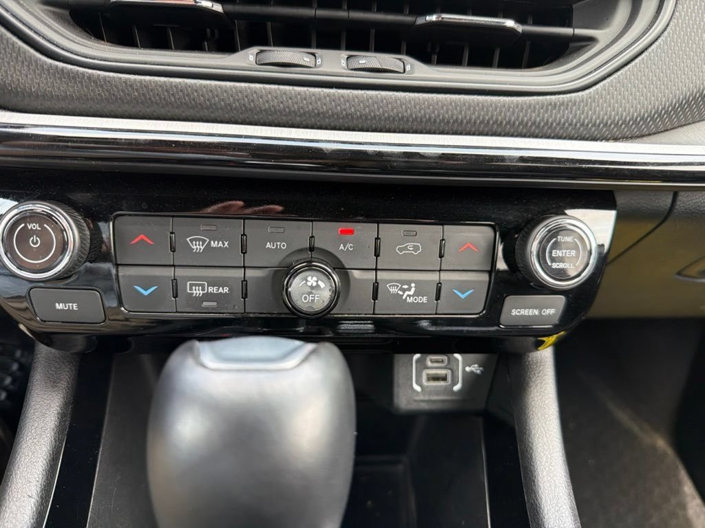 Used 2025 Jeep Compass Trailhawk AWD/4WD image 24