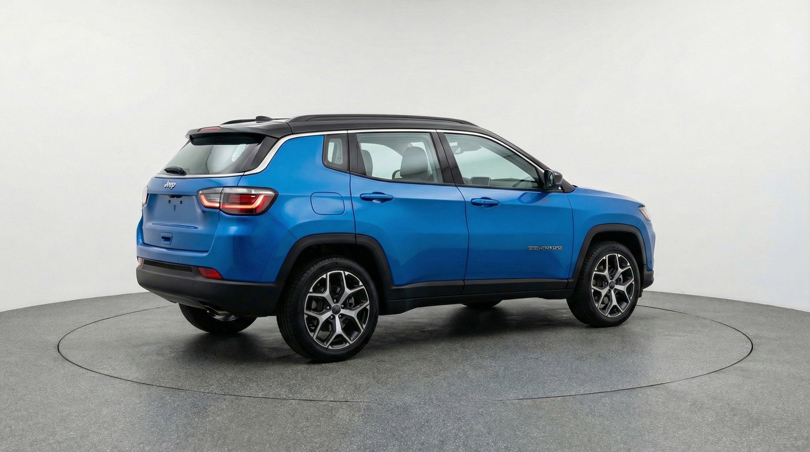 Used 2025 Jeep Compass Limited AWD/4WD image 9