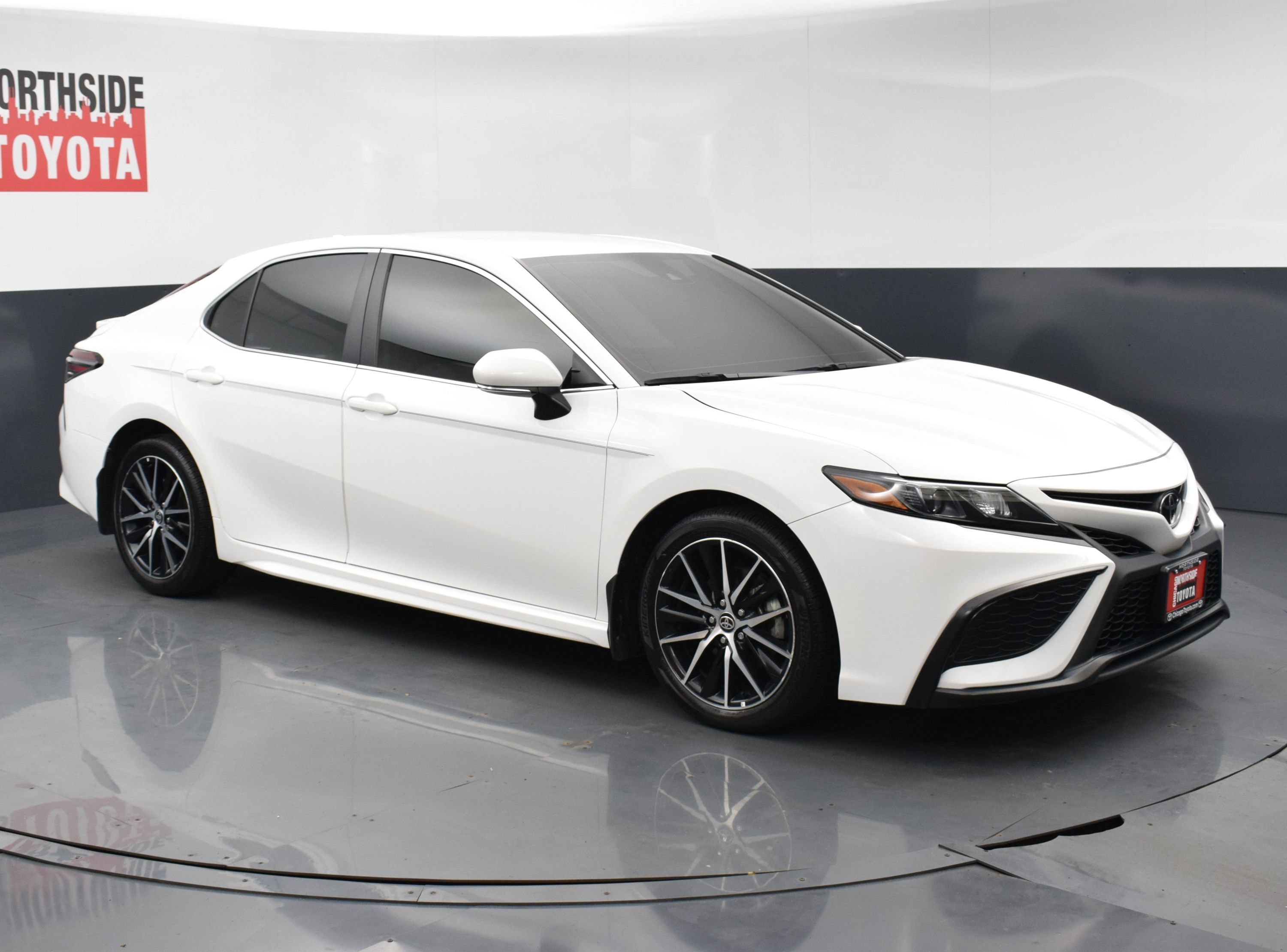 Used 2024 Toyota Camry SE w/ Cold Weather Package AWD/4WD image 6