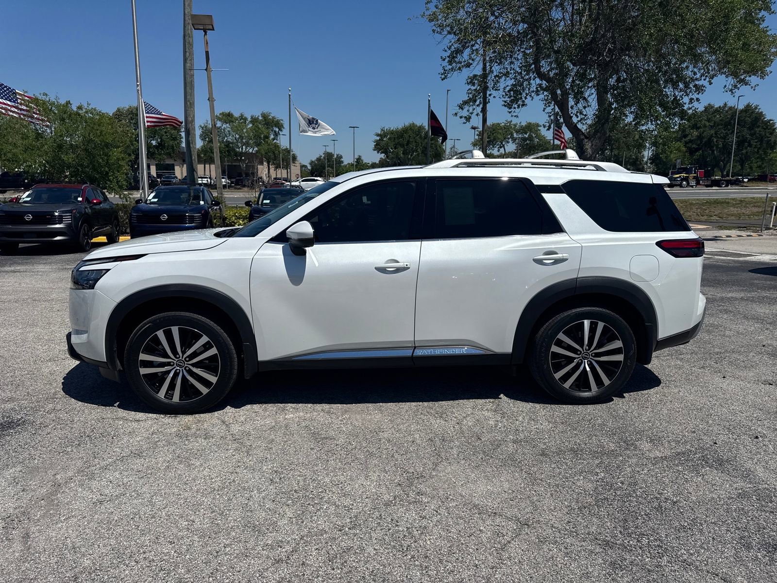 Certified 2025 Nissan Pathfinder Platinum w/ Cargo Package FWD image 9