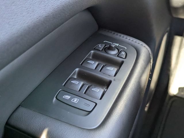 Certified 2025 Volvo XC60 B5 Plus AWD/4WD image 30