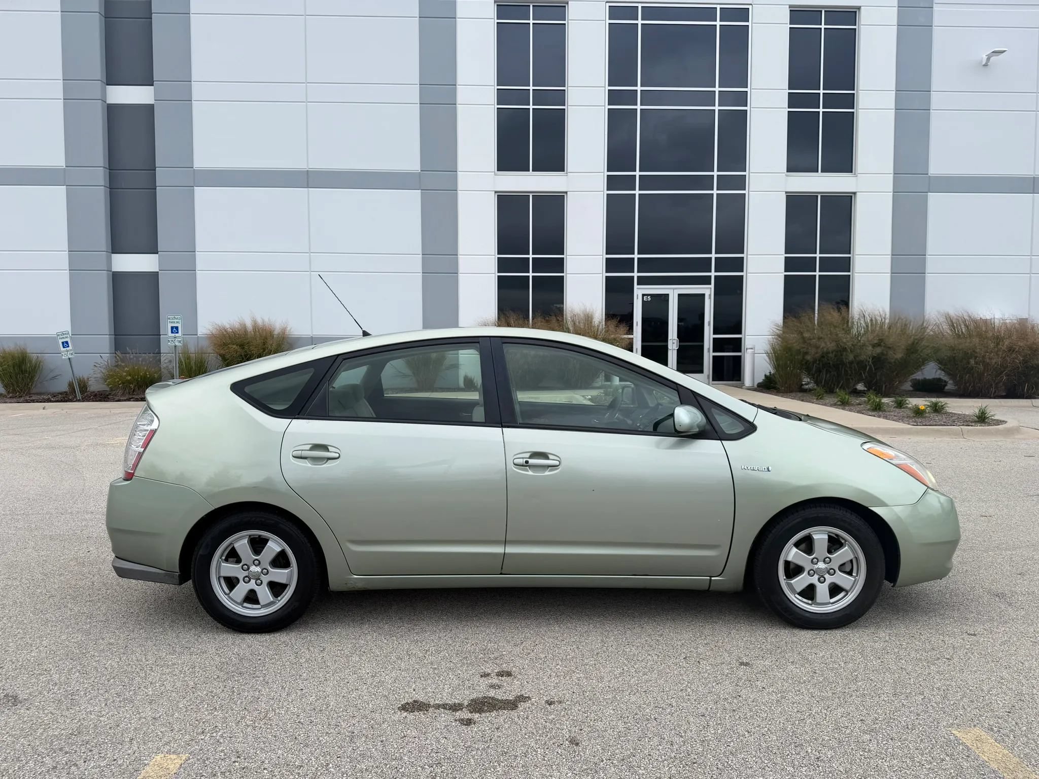 Used 2007 Toyota Prius w/ Pkg 5 FWD image 4
