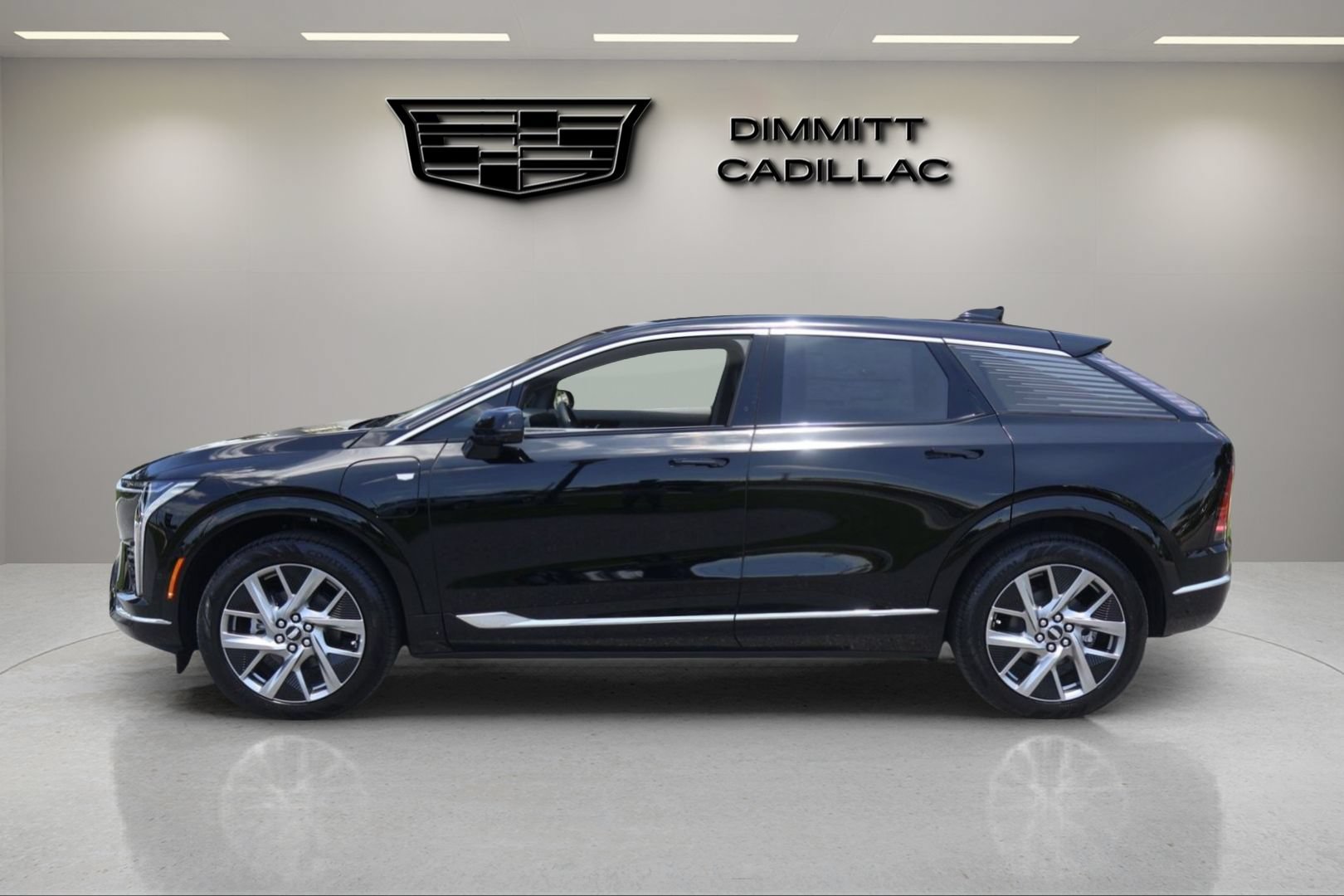 New 2026 Cadillac Optiq Luxury 2 RWD image 8