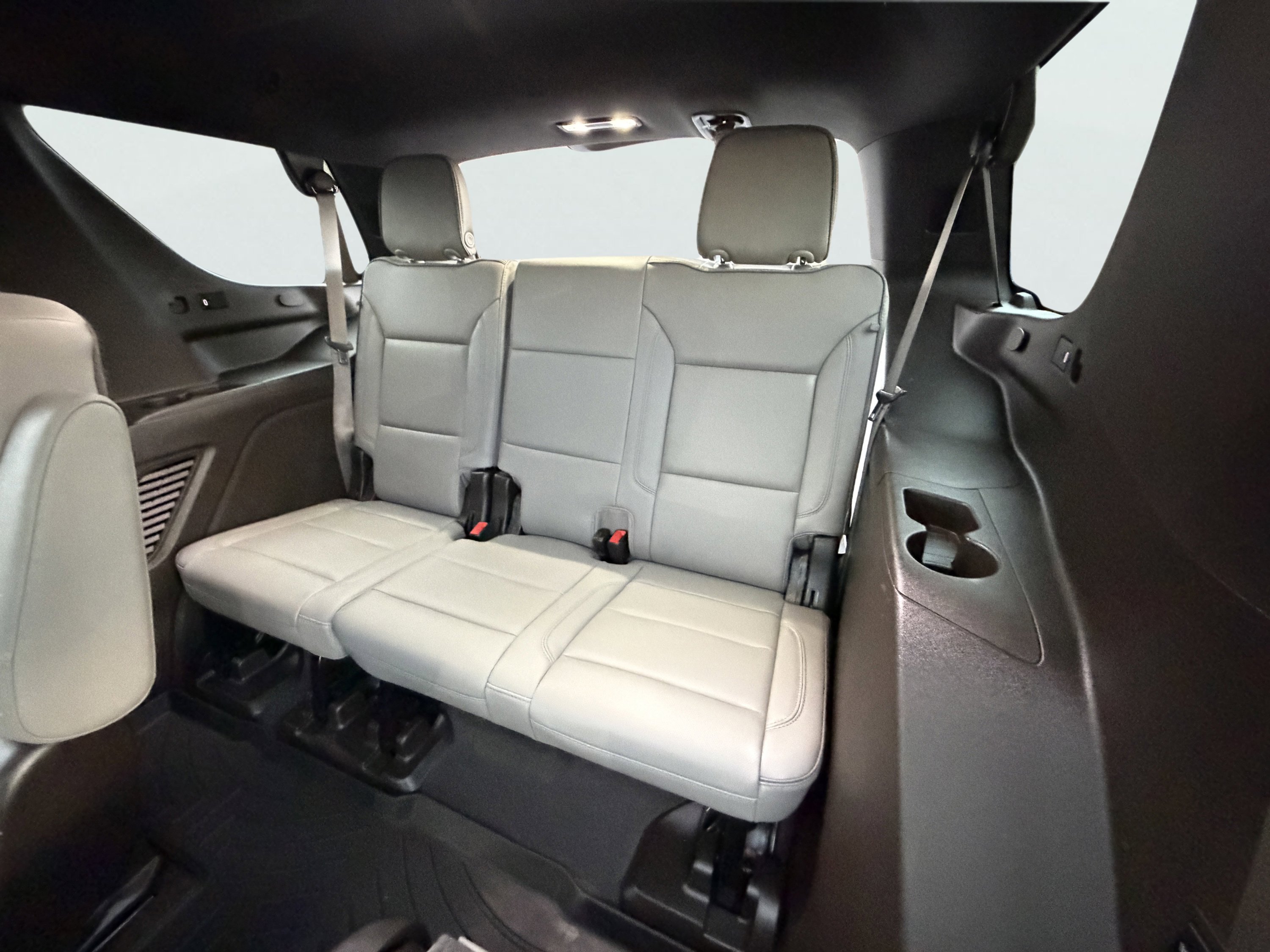 Used 2022 GMC Yukon SLT w/ SLT Luxury Package image 16