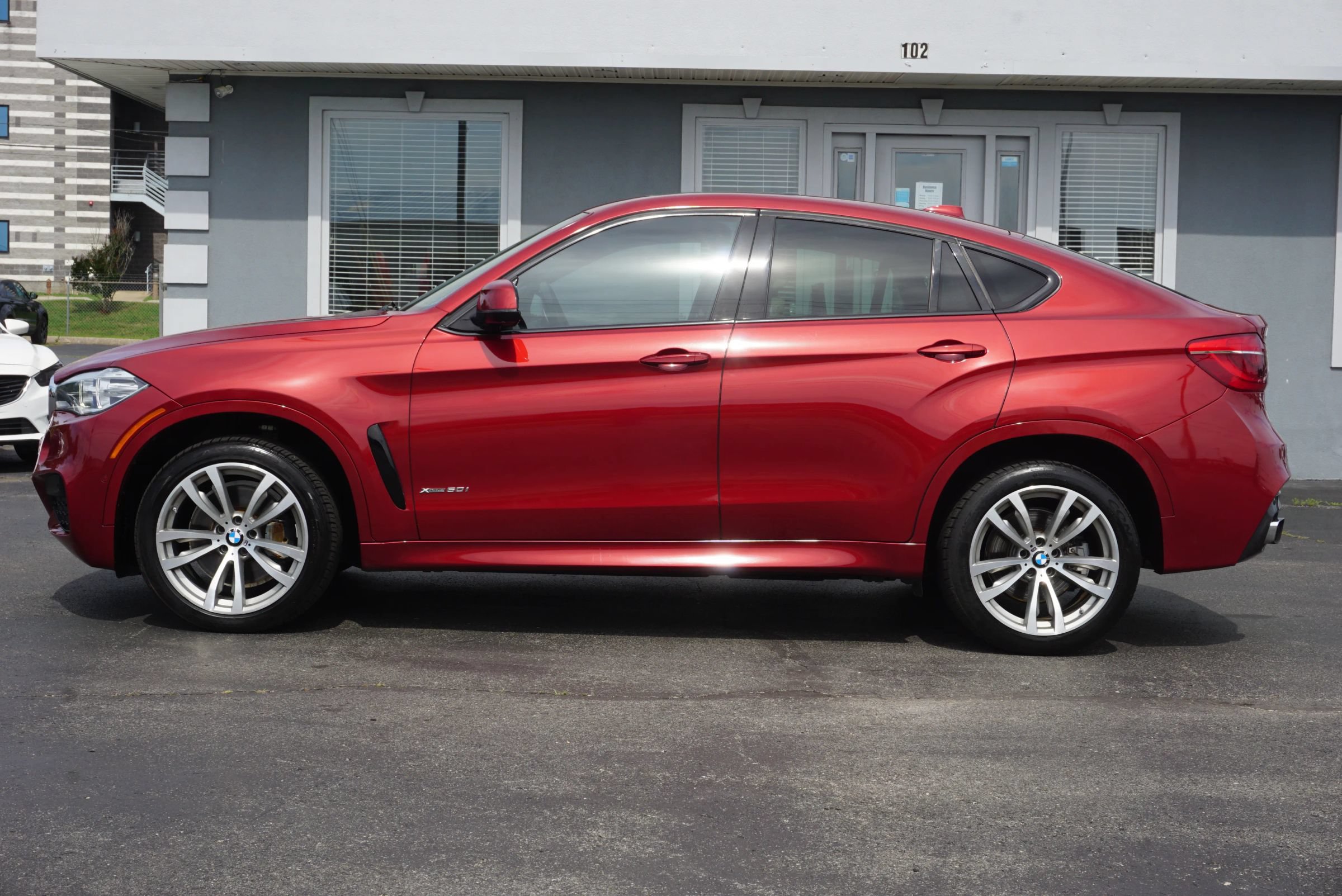 Used 2015 BMW X6 xDrive50i w/ Executive Package AWD/4WD image 8