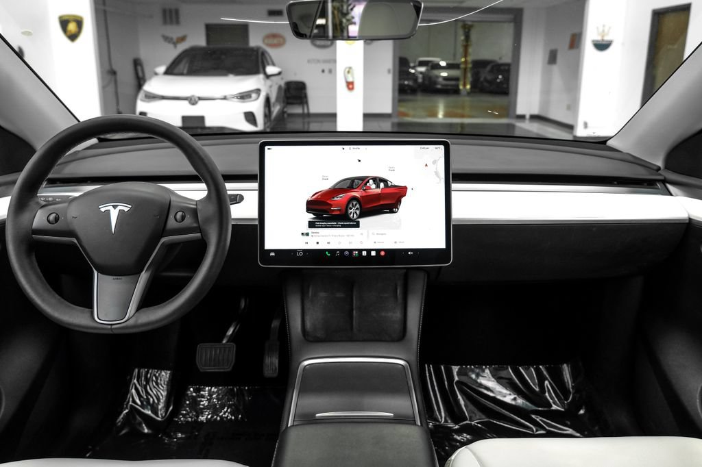 Used 2023 Tesla Model Y AWD image 14
