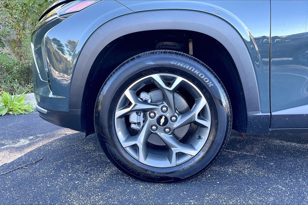 Used 2025 Chevrolet Trax LT w/ Driver Confidence Package FWD image 9