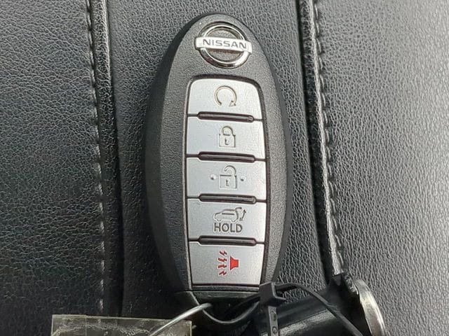 Used 2018 Nissan Rogue SV AWD/4WD image 27
