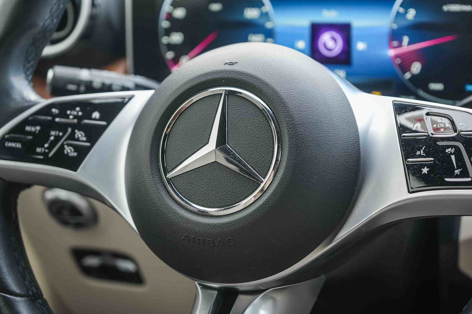 Used 2024 Mercedes-Benz GLC 300 4MATIC image 21