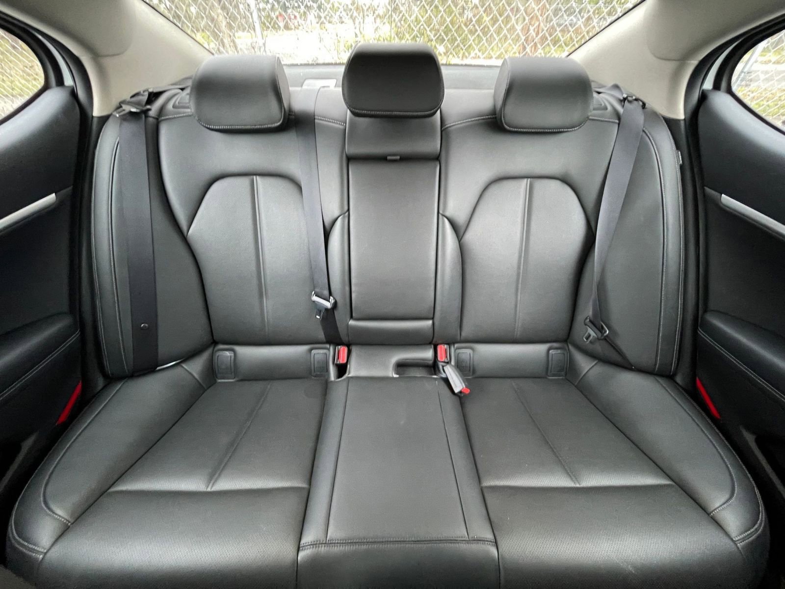 Used 2025 Genesis G70 2.5T image 39