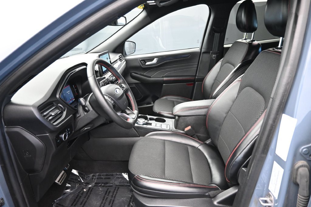 Used 2024 Ford Escape ST-Line w/ Cold Weather Package FWD image 12