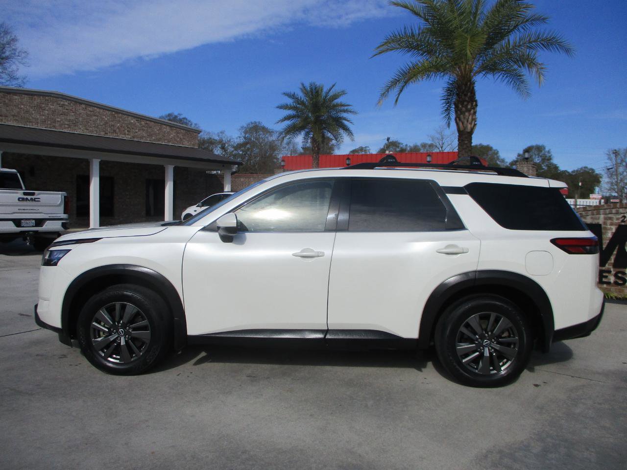 Used 2022 Nissan Pathfinder SV image 19