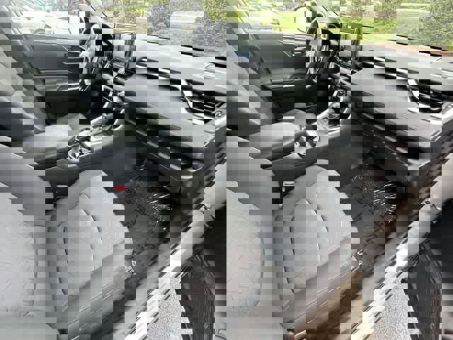 Used 2021 Toyota RAV4 XLE image 20