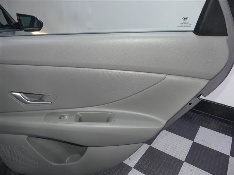 Used 2022 Hyundai Elantra SEL w/ Preferred Accessory Package image 25