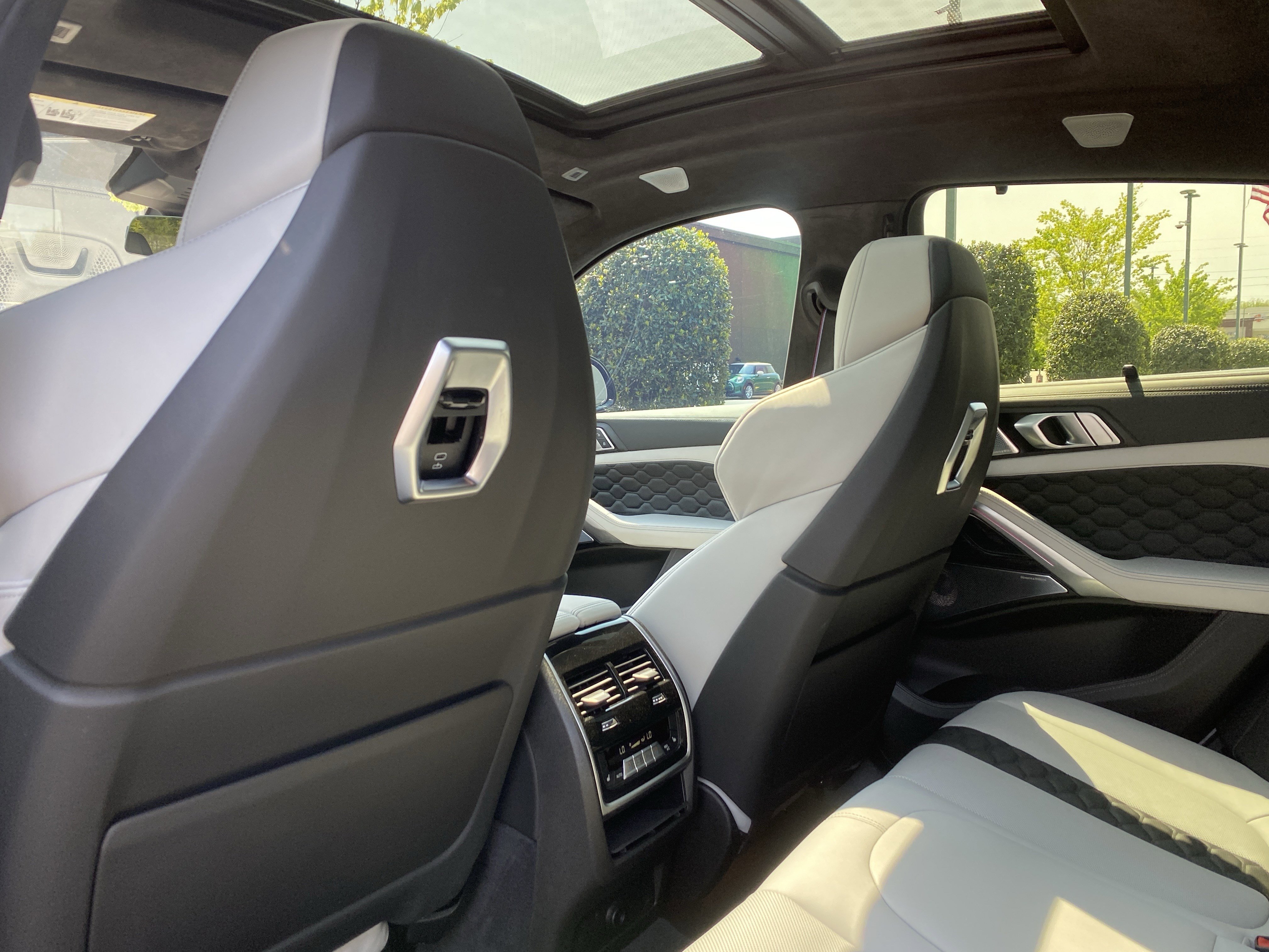 Used 2025 BMW X6 M Competition w/ Executive Package image 45