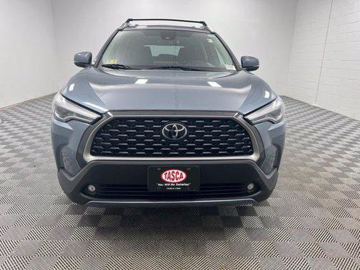 Used 2022 Toyota Corolla Cross XLE w/ Convenience Package AWD/4WD image 3