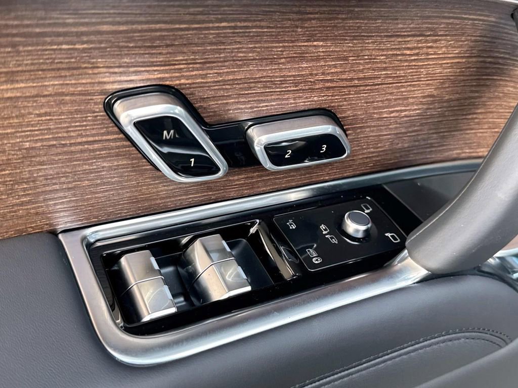 New 2025 Land Rover Range Rover SE AWD/4WD image 16