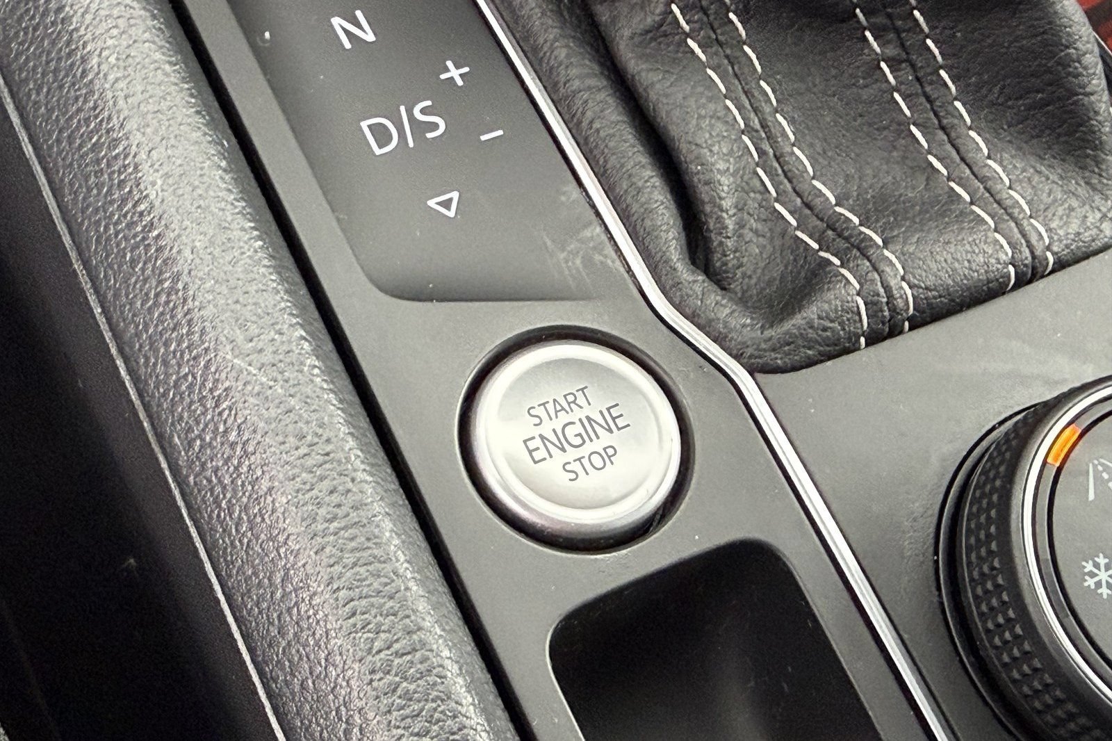Used 2022 Volkswagen Atlas SEL Premium AWD/4WD image 27