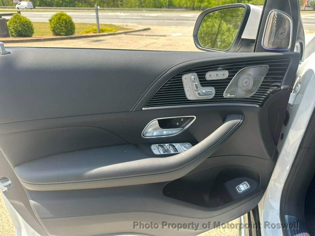 Used 2026 Mercedes-Benz Maybach GLS 600 4MATIC image 16