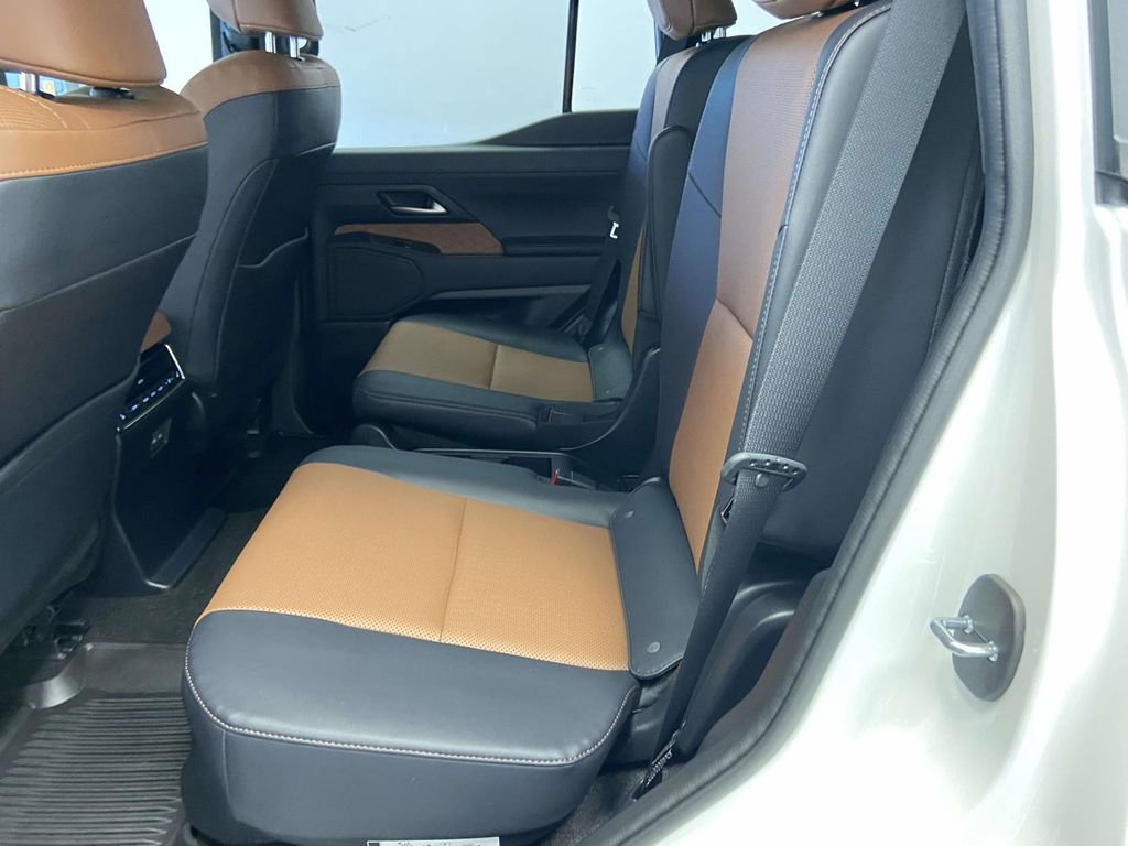 Used 2024 Lexus GX 550 w/ Accessory Package (2T) AWD/4WD image 18