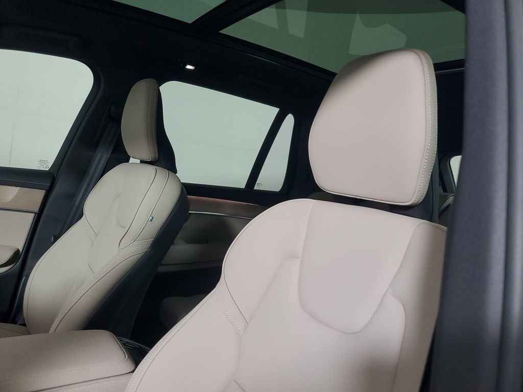Certified 2025 Volvo XC90 B6 Core w/ Climate Package AWD/4WD image 23