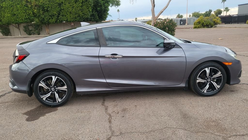Used 2016 Honda Civic Touring image 10