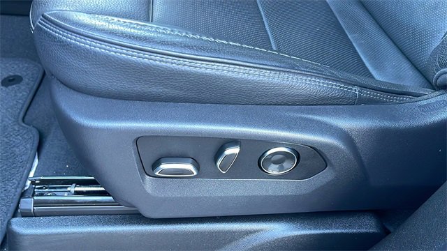 Used 2025 GMC Yukon XL Denali image 29