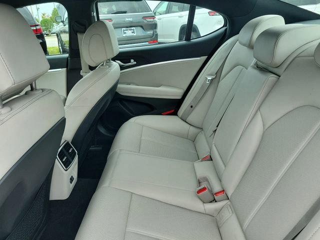 Used 2025 Genesis G70 2.5T RWD image 12