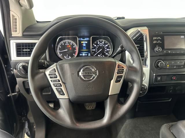 Used 2018 Nissan Titan SV image 14