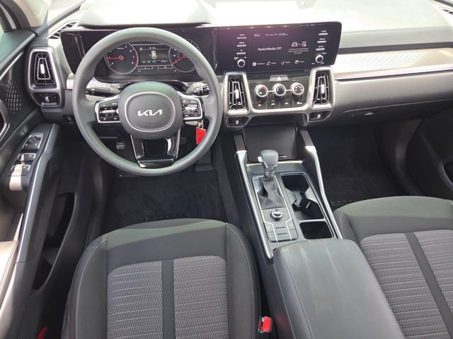 Used 2023 Kia Sorento LX FWD image 10