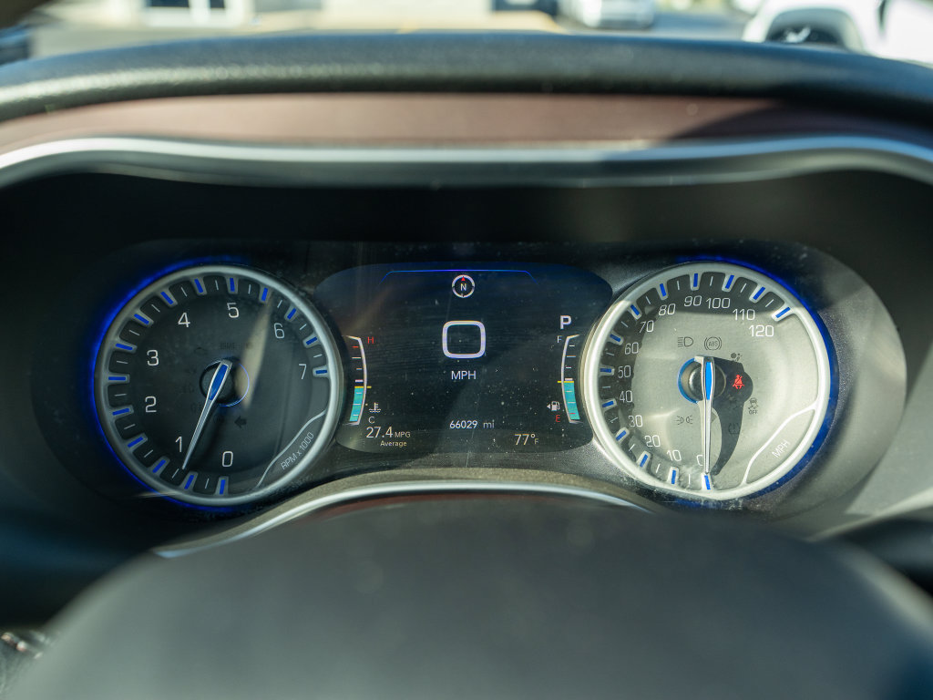 Used 2020 Chrysler Pacifica Limited FWD image 21