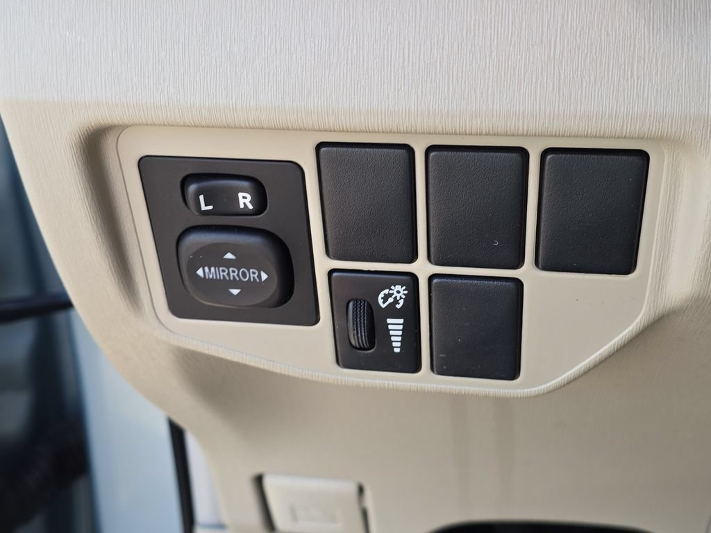Used 2015 Toyota Prius Two FWD image 9