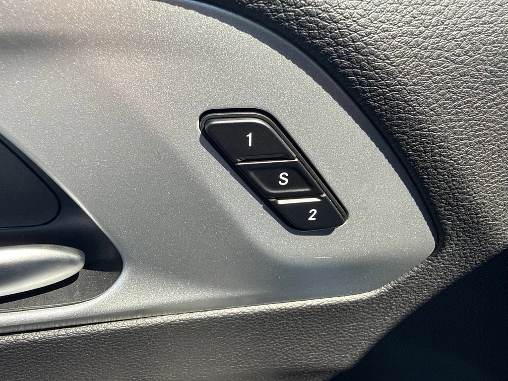 Used 2024 Chrysler Pacifica Limited FWD image 19