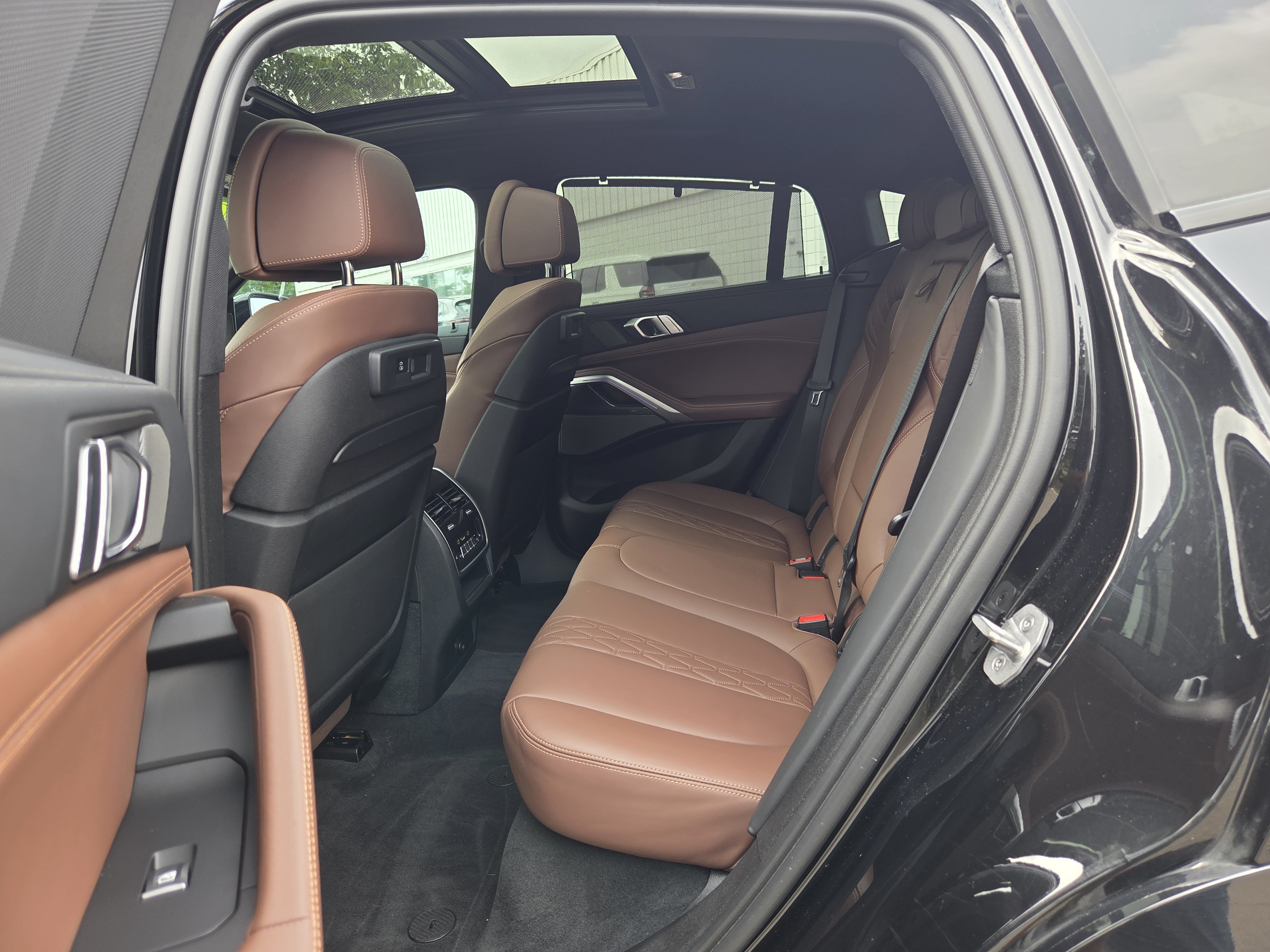 Used 2023 BMW X6 M50i w/ Executive Package AWD/4WD image 34
