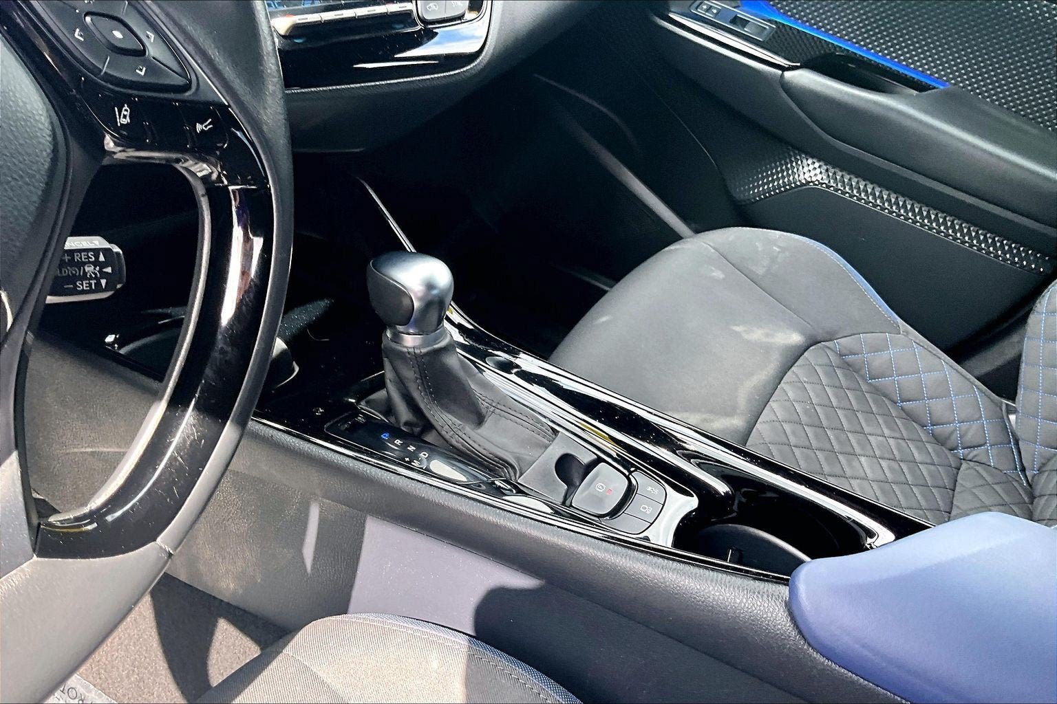 Used 2022 Toyota C-HR XLE FWD image 15