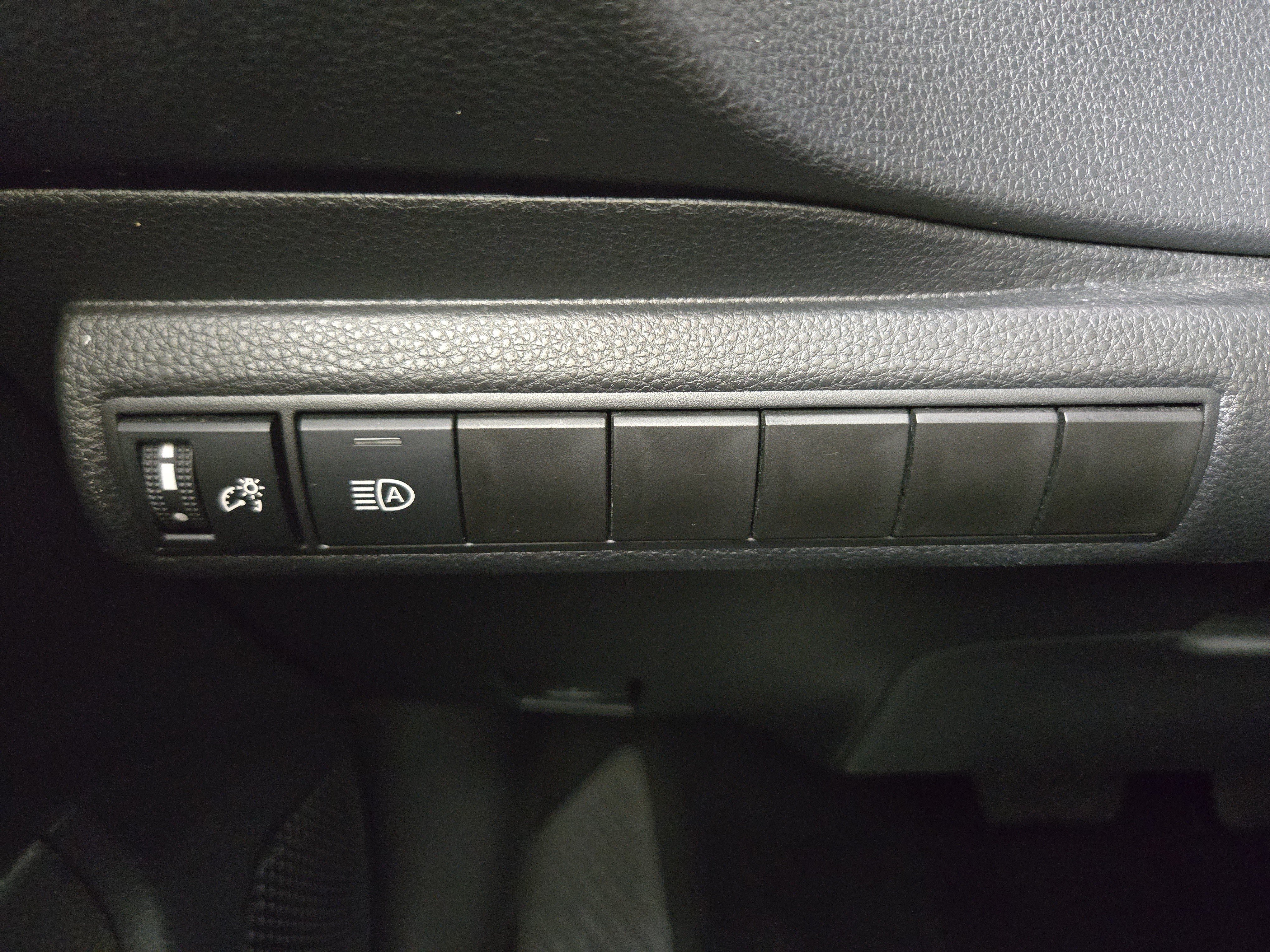 Used 2025 Toyota Corolla LE FWD image 24