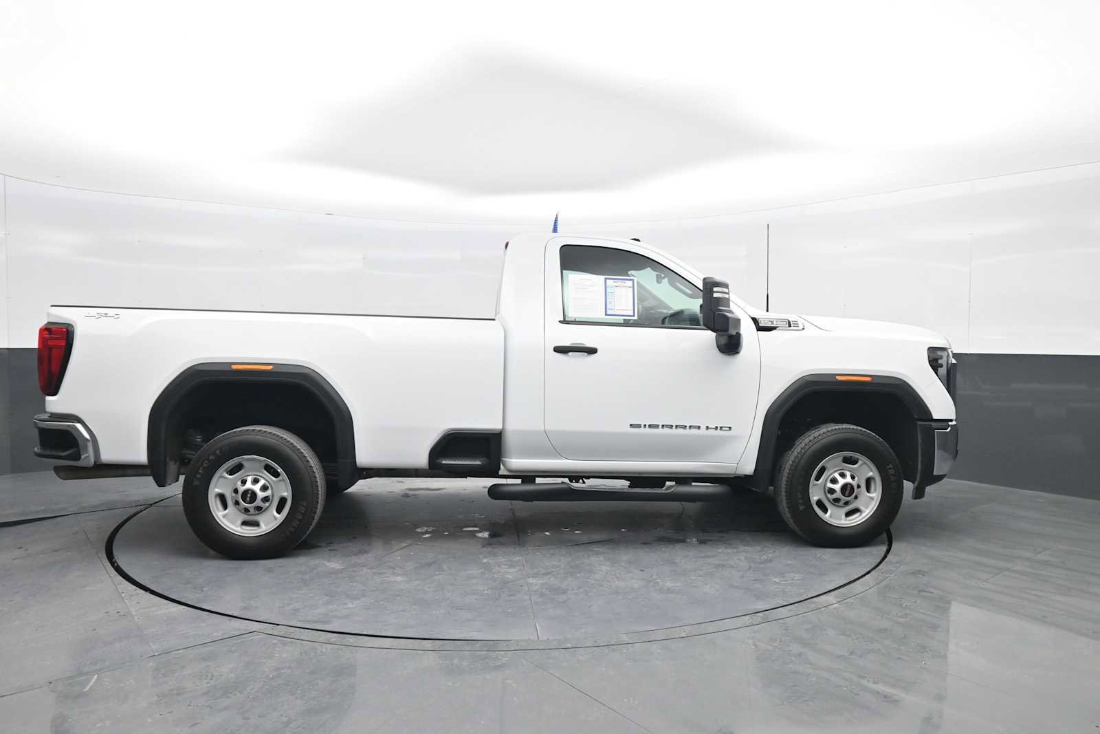 Used 2025 GMC Sierra 2500 Pro w/ Convenience Package image 9