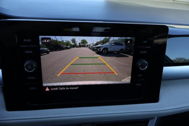 Certified 2025 Volkswagen Taos SE image 23