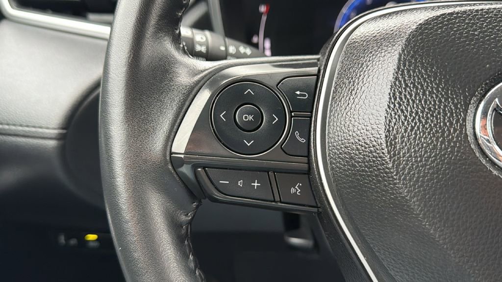 Used 2025 Toyota Corolla Cross XLE FWD image 25