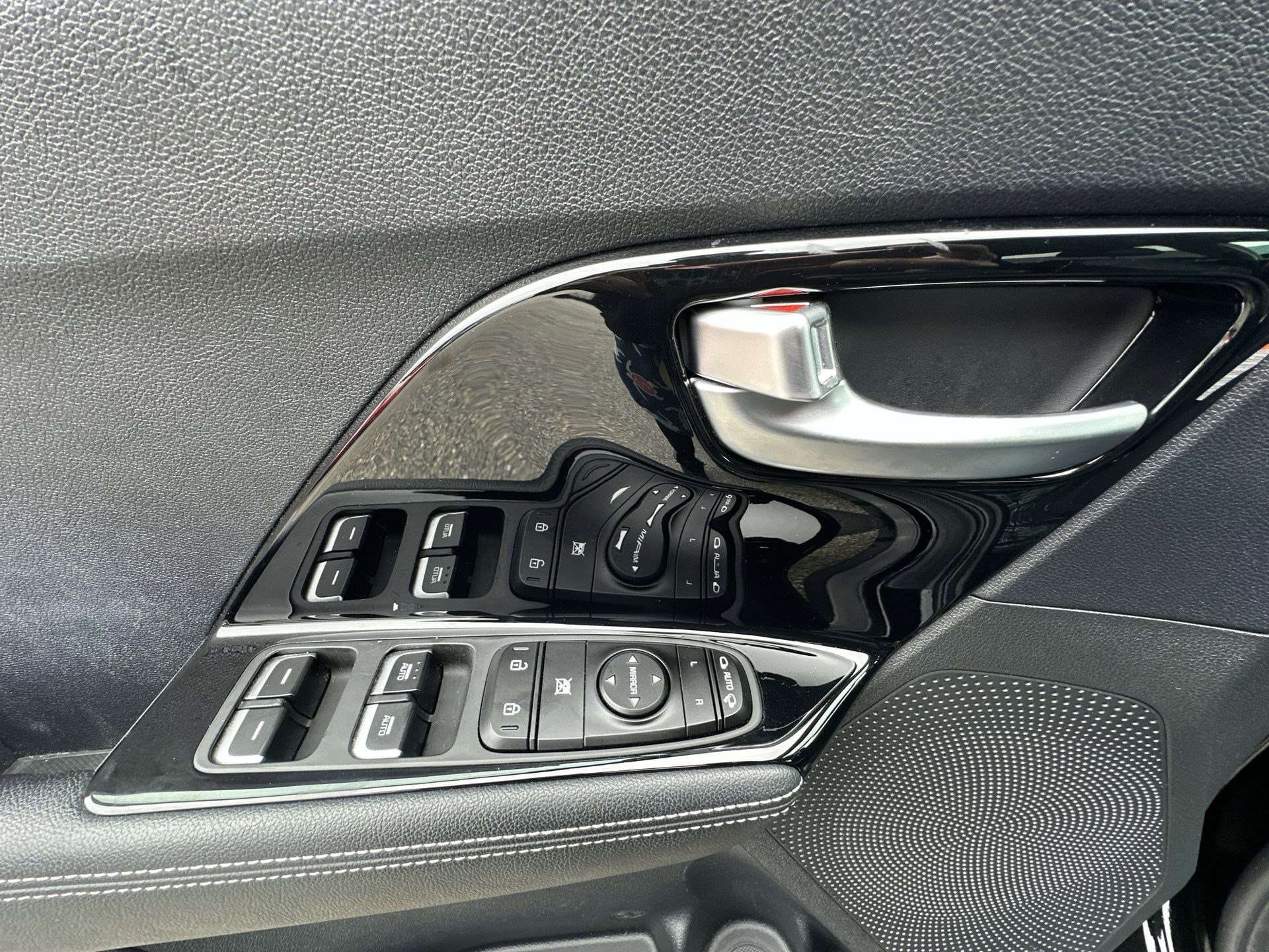 Used 2022 Kia Niro EX image 15