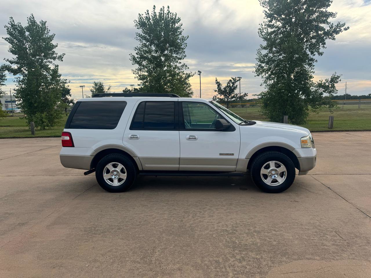Used 2007 Ford Expedition Eddie Bauer RWD image 25