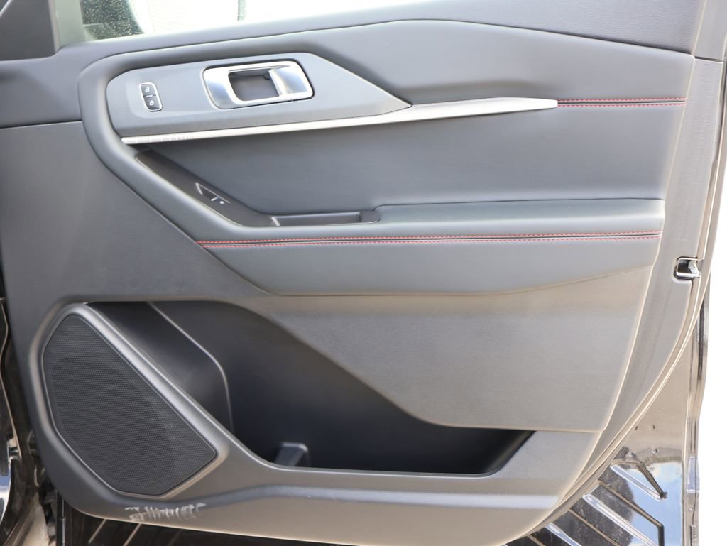 Certified 2025 Ford Explorer ST-Line w/ ST-Line Street Pack image 9