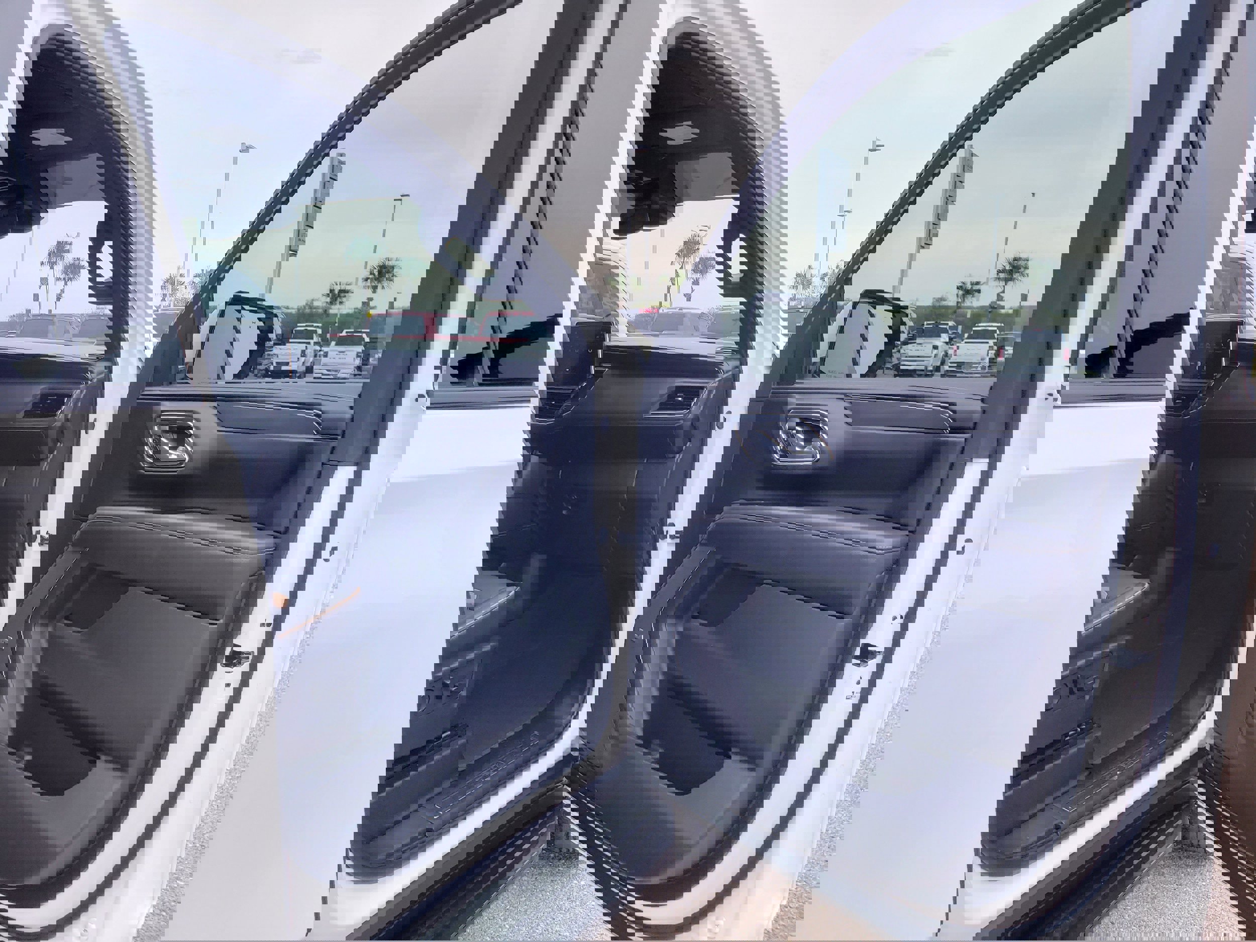 Used 2024 GMC Yukon AT4 w/ Technology Package image 17