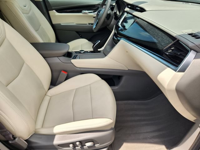 Used 2025 Cadillac XT6 Premium Luxury w/ LPO, Floor Liner Package FWD image 14
