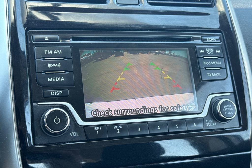 Used 2017 Nissan Versa Note SV FWD image 19