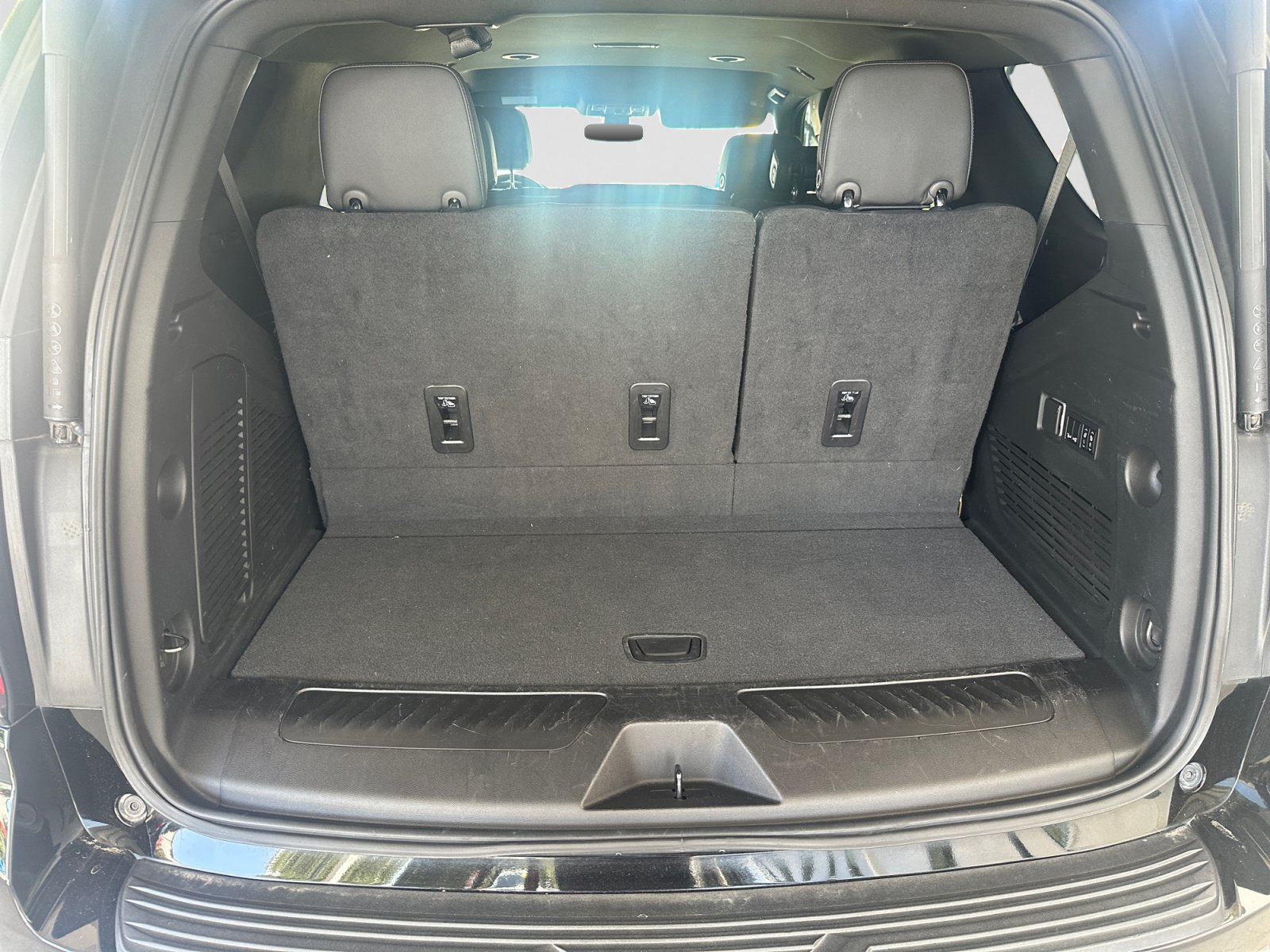 Used 2022 Chevrolet Tahoe LT w/ Luxury Package RWD image 18