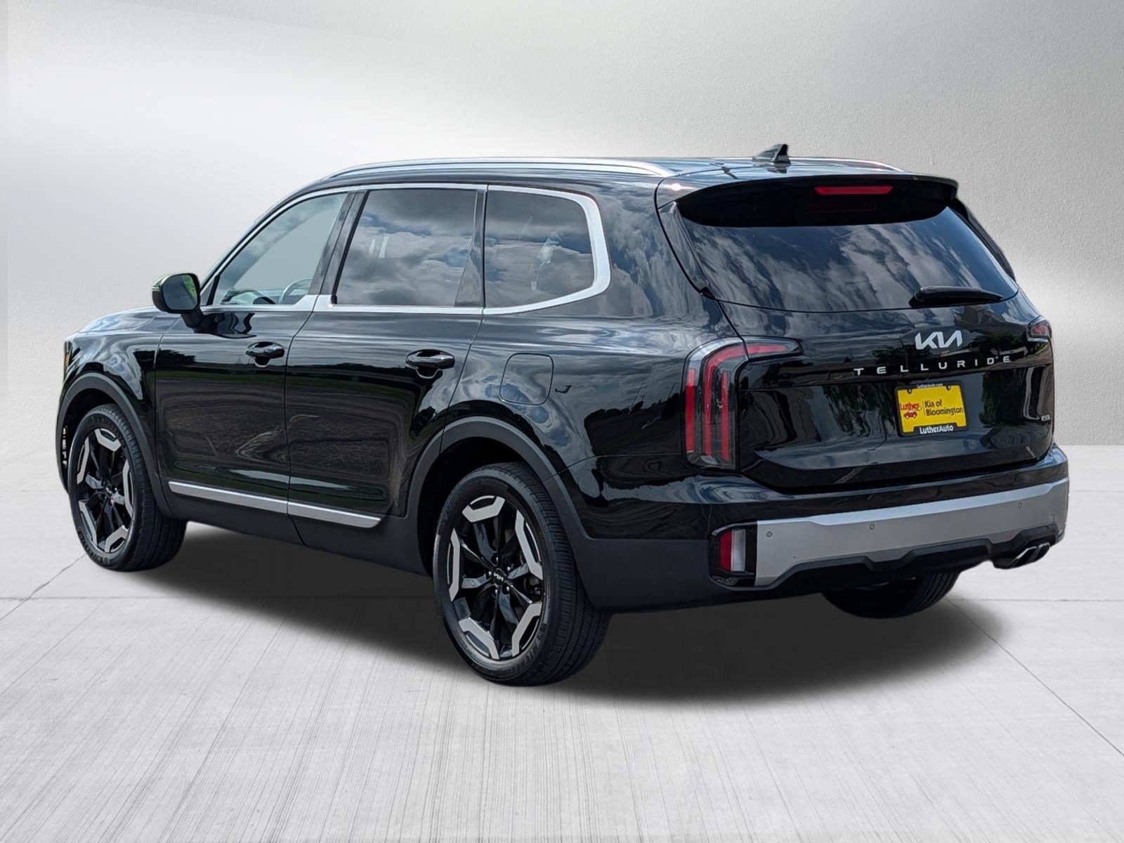 Certified 2024 Kia Telluride EX w/ EX Captain's Chair Package AWD/4WD image 5
