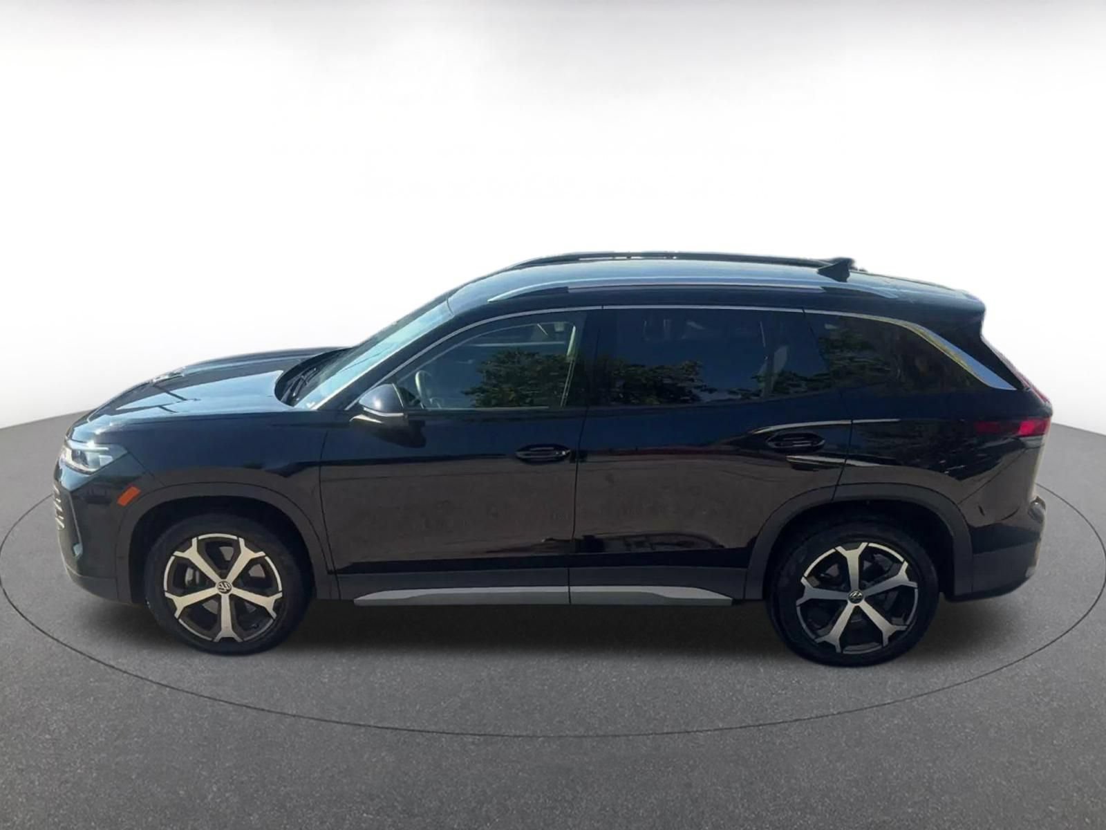 Used 2026 Volkswagen Tiguan SE AWD/4WD image 8